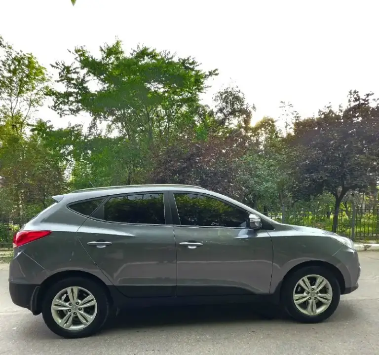 Марка / модель: hyundai ix35 (hyundai ах 35) птс оригинал 2 владельца год выпуска:эксплотация 2013г. Без задиров 100%, не слышна работа двигателя!!! Движок гильзован. Двигатель (тип, объем, ):бензин,2.0. Тип кпп:автомат 6 ступенчатая aisin. Полный привод. Описание: автомобиль в отличном техническом состоянии. Мотор не дымит, не дизелит, задиров нет. Коробка работает идеально. Ходовая в хорошем состоянии. R 17 на шикарных литые диски, салон, как новый. Камера заднего вида парктроники (зад, перед) датчик света датчик дождя 4 стёкл подъём. Подогрев сидений (зад и перед) обогрев стёкл зад и перед обогрев зеркал штатная громкая связь шикарная мультимедия, сенсор манитор. Мультируль. Круиз контроль. Одводчики стёкл. 2х-зонный климат контроль заправлен. Складывание зеркал. Abs, esp, airbag. Отличная оптика. 2 комплекта ключей оригинал. Одним словом можно сказать машина в хорошем состоянии. Осмотр город макеевка. Цена 1.235000 ₽ ( торг у капота) могу присутствовать при переоформ
📞 Звоните: +7(949)6479841 - фотография - 4