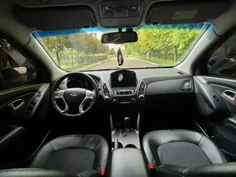 Марка / модель: hyundai ix35 (hyundai ах 35) птс оригинал 2 владельца год выпуска:эксплотация 2013г. Без задиров 100%, не слышна работа двигателя!!! Движок гильзован. Двигатель (тип, объем, ):бензин,2.0. Тип кпп:автомат 6 ступенчатая aisin. Полный привод. Описание: автомобиль в отличном техническом состоянии. Мотор не дымит, не дизелит, задиров нет. Коробка работает идеально. Ходовая в хорошем состоянии. R 17 на шикарных литые диски, салон, как новый. Камера заднего вида парктроники (зад, перед) датчик света датчик дождя 4 стёкл подъём. Подогрев сидений (зад и перед) обогрев стёкл зад и перед обогрев зеркал штатная громкая связь шикарная мультимедия, сенсор манитор. Мультируль. Круиз контроль. Одводчики стёкл. 2х-зонный климат контроль заправлен. Складывание зеркал. Abs, esp, airbag. Отличная оптика. 2 комплекта ключей оригинал. Одним словом можно сказать машина в хорошем состоянии. Осмотр город макеевка. Цена 1.235000 ₽ ( торг у капота) могу присутствовать при переоформ
📞 Звоните: +7(949)6479841 - фотография - 8