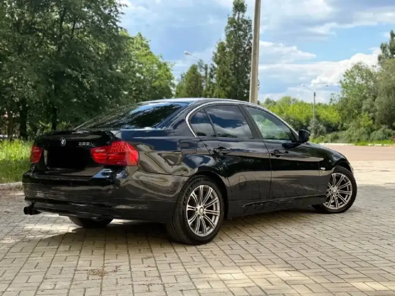 Bmw e90 325i 2008 год рестайлинг полный привод
Мотор 2.5 работает отлично. Пробег 233 тыс км. Кузов в родной краске. Все стекла родные.
Комплектация: передние и задние парктроники, подогрев передних сидений и руля, дачки света и дождя, электро-регулировка передних сидений.
Из недавнего поменяно: радиатор, колодки, вакумный насос, помпа.
По документам все в порядке полное переоформление.
Цена: 990 тыс
+79495064409
Все вопросы по телефону. Звоните в любое время
В лс могу скинуть видео-обзор или доп фото.
📞 🇷🇺 Звоните: +79495064409 - фотография - 5