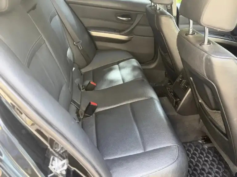 Bmw e90 325i 2008 год рестайлинг полный привод
Мотор 2.5 работает отлично. Пробег 233 тыс км. Кузов в родной краске. Все стекла родные.
Комплектация: передние и задние парктроники, подогрев передних сидений и руля, дачки света и дождя, электро-регулировка передних сидений.
Из недавнего поменяно: радиатор, колодки, вакумный насос, помпа.
По документам все в порядке полное переоформление.
Цена: 990 тыс
+79495064409
Все вопросы по телефону. Звоните в любое время
В лс могу скинуть видео-обзор или доп фото.
📞 🇷🇺 Звоните: +79495064409 - фотография - 8