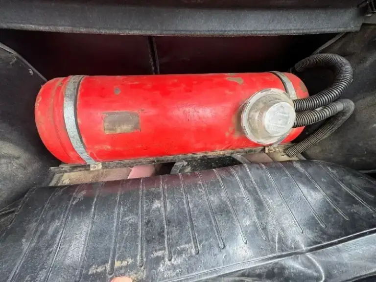 Chevrolet lacetti 1.6 at 2007 — настоящий живой кореец в отличном состоянии! С гбо который вписан в птс!

Продам chevrolet lacetti 1.6 на автомате, 2007 года.
Автомобиль полностью в родном заводском окрасе — без перекрасов, без скрытых ремонтов. Родные заводские зазоры, кузов сохранился очень достойно. Дно и пороги в идеальном состоянии — таких экземпляров осталось единицы.

✅ Родной пробег 300 000 км, без скруток
✅ Чистый кореец
✅ Имеет три vin-кода
✅ Гбо установлено, вписано в птс(баллон на 60 литров) хватает на неделю активной езды
✅ Надёжный двигатель 1.6 работает ровно, как швейцарские часы
✅ Автомат работает отлично — без пинков, рывков и задержек
✅ Кондиционер морозит как надо ❄️ заправил на днях
✅ 4 Эл стеклоподъемника
✅ Новые фары и туманки, свет отличный
✅ Новая резина
✅ Красивые диски
✅ Эффектный вишнёвый цвет

✅Документы кристально чистые, штрафов, запретов нет, полное переоформление, тех осмотр пройден

Очень комфортный, неприхотливый
Машина в донецке, калининский район
+79499987030 - фотография - 8