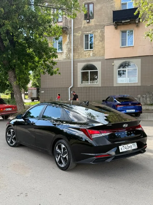 Hyundai elantra 2022 sel 2.0 автомат 154 л. С.
🔥 Цена 1.8🔥
Машина в идеальном состоянии. Полностью обслужена от и до. В ближайшее время только топливо заливать. Очень яркий, насыщенный цвет. В живую смотрится очень красиво 🔥 коробка 8-ми ступенчатый автомат. Двигатель 2.0 атмосферный. Дистроник, удержание в полосе, слепые зоны, парктроники, помощь при парковке.
Двух-зонный климат контроль, подогрев сидений и руля. Carplay, акустика, электронная приборка, монитор, электро ручник, auto hold. Красивые диски r 17 на новой летней резине. 🛞
Датчик света, датчик дождя, авто дальный. Бесключевой доступ, старт стоп, дистанционный запуск двигателя. И так далее. .. Свежий автомобиль в превосходном состоянии, без каких либо вложений. Вин на фото. Пробег 60 тысяч.
Город макеевка +79490299525
📞 🇷🇺 Звоните: +79490299525 - фотография - 2