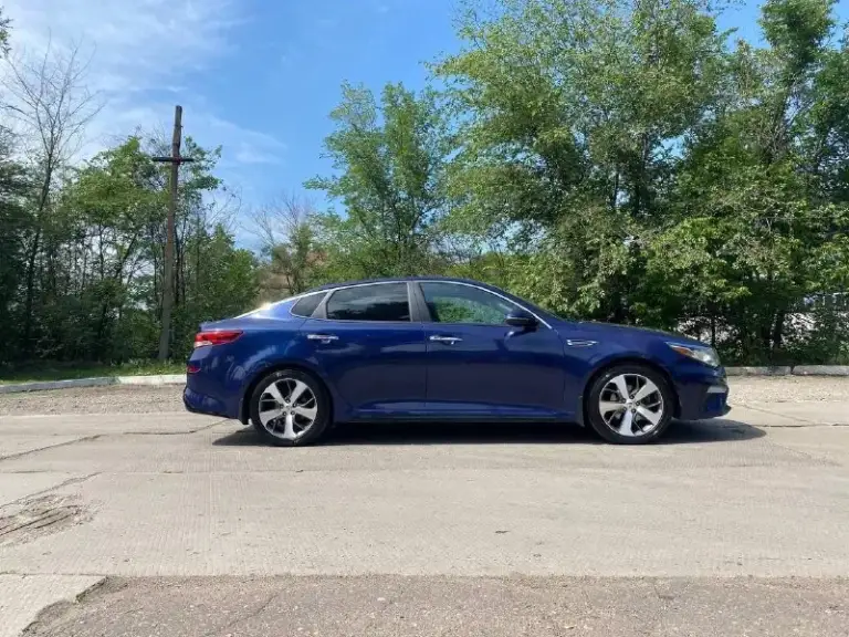 Продам kia optima 2019 год мотор 2.5 коробка автомат (aisin), на авто все работает, пробег 107 тыс км, цена 1.530₽ автомобиль в полной комплектации,2 ключа сигнализация с автозапуском, сервисная книга, парктроники, камера заднего вида, хороший свет
﻿﻿Климат контроль( рабочий)
﻿﻿Монитор aux/bt/usb/
Хорошая музыка
﻿Один владелец. Авто в отличном обслуженном состоянии ( все и когда делалось могу рассказать и показать, все расходники и запчасти только оригинал ). В таком обслуженном состоянии автомобилей мало. Двигатель, коробка и ходовая часть без нареканий все работает, салон чистый и ухоженный,2 комплекта хорошей резины r18 документы в порядке, переоформление в мрэо (могу присутствовать )все остальные вопросы по тел +79494936731, торг и полный бак бензина реальному покупателю - фотография - 2