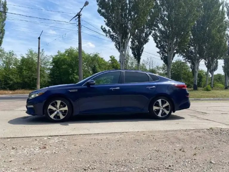 Продам kia optima 2019 год мотор 2.5 коробка автомат (aisin), на авто все работает, пробег 107 тыс км, цена 1.530₽ автомобиль в полной комплектации,2 ключа сигнализация с автозапуском, сервисная книга, парктроники, камера заднего вида, хороший свет
﻿﻿Климат контроль( рабочий)
﻿﻿Монитор aux/bt/usb/
Хорошая музыка
﻿Один владелец. Авто в отличном обслуженном состоянии ( все и когда делалось могу рассказать и показать, все расходники и запчасти только оригинал ). В таком обслуженном состоянии автомобилей мало. Двигатель, коробка и ходовая часть без нареканий все работает, салон чистый и ухоженный,2 комплекта хорошей резины r18 документы в порядке, переоформление в мрэо (могу присутствовать )все остальные вопросы по тел +79494936731, торг и полный бак бензина реальному покупателю - фотография - 7