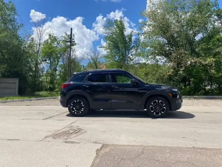 Продам chevrolet trailblazer 2020 год мотор 1.3t коробка автомат, пробег 97 тысяч км, цена 1.850₽ автомобиль в полной комплектации,2 ключа и сервисная книжка
Безключевой доступ
Датчик дождя, света
Подогрев сидений, руля
Парктроники, камеры
Климат контроль 2-х зонный, панорамная крыша
Монитор aux/bt/usb/
Музыка хорошая.
Без дтп, гаражное хранение, авто в хорошем обслуженном состоянии, кузов как новый без вмятин и царапин, нанесена керамика, делал полный дэтэйлинг, на авто имеется все для комфотрной езды, покупкой будете довольны!! Двигатель коробка и ходовая часть без нареканий и без посторонних шумов, салон чистый и ухоженный, хорошая новая резина
Документы в порядке без каких либо ограничений, переоформление в мрэо приветствуется (могу присутствовать )все остальные вопросы по телефону или пишите, торг - фотография - 8