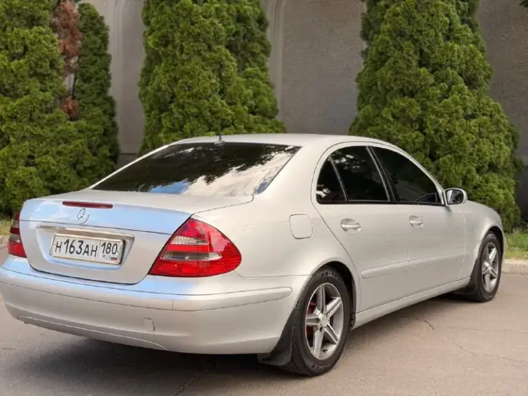 📮 Город:донецк !
🚘 Марка / модель: mercedes е211
📅 Год выпуска:2004
📊 Пробег:216.000км
⛽ Двигатель (тип, объем, мощность): 2.2 🔥
✅ Vin код:
🔧 Тип кпп:автомат
👨‍⚖ Владельцев в птс:1
⏳ Срок владения: 10 лет
Цена : 835.000 💵 торг
📝 Описание: в продаже легендарный mersedes-benz e211 на самом надежном двигателе 2.2 очень экономичный и в тоже время с отличном динамикой !
Авто максимально в хорошем состоянии, привезен был из германии в 2017 с тех пор в один руках ! Состояние кузова великолепное, никаких сколов, рыжиков и прочих моментов нет !
Родное лобовое стекло !
Работает каждая кнопочка, ходовка мячик !
Птс оригинал с одним владельцем!
Машина действительно в классном состоянии которых на рынке осталось очень мало !думаю кто приедет смотреть на ней и уедет !
Звонки, смс по номеру +79493712324 с радостью отвечу на любые интересующие вас вопросы !
Возможен обмен или продажа в кредит 💵
📞 Звоните: +7(949)3712324 - фотография - 4