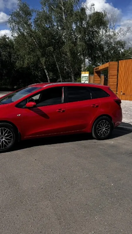 Продам kia ceed год выпуска 2014 пробег 164 000 км в хорошей комплектации подогрев руля подогрев передних сидений круиз контроль подсвет на поворотах коробка механика авто в достойном состояние, есть косметические окрасы, без дтп поменяны в круг тормоза (диски, колодки) так же поменяно масло, тасол отдам (нет времени поменять) стоит хорошая магнитола, лед лампы комплект зимних колес на дисках. Авто находится в макеевке полный бак бензина в подарок цена 1.250.000 руб торг тел +7 9493783192
📞 Звоните: +7(949)3783192 - фотография - 2