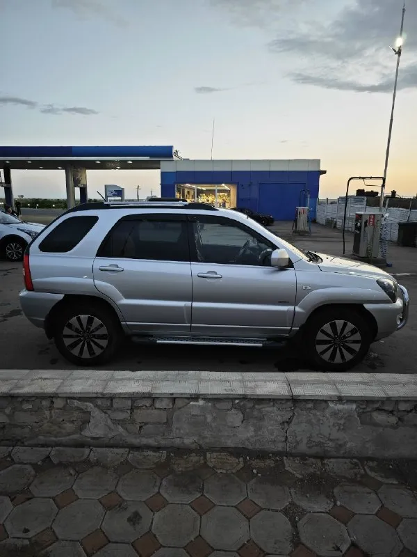 Продам kia sportage 2 год выпуска 2007 пробег: 222 000 км 2.0 бензин, мкпп, полный привод цена: 850 000 руб. :+79494572622 комплектация: подогрев передних сидений, эл. Стеклоподъёмники, эл. Зеркала с подогревом, подогрев зоны дворников и заднего стекла, климат контроль, круиз контроль, мультимедиа teyes cc3 с камерой заднего вида и регистратором, линзованая оптика, фары в броне пленке (свет шикарный), качественная акустика, сабвуфер, технически полностью обслужена, два комплекта колес.
📞 Звоните: +7(949)4572622 - фотография - 2