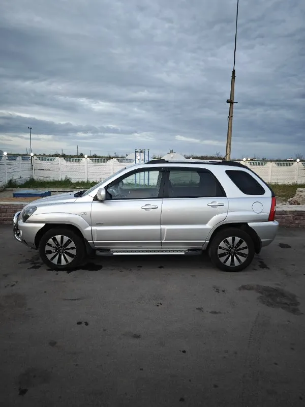 Продам kia sportage 2 год выпуска 2007 пробег: 222 000 км 2.0 бензин, мкпп, полный привод цена: 850 000 руб. :+79494572622 комплектация: подогрев передних сидений, эл. Стеклоподъёмники, эл. Зеркала с подогревом, подогрев зоны дворников и заднего стекла, климат контроль, круиз контроль, мультимедиа teyes cc3 с камерой заднего вида и регистратором, линзованая оптика, фары в броне пленке (свет шикарный), качественная акустика, сабвуфер, технически полностью обслужена, два комплекта колес.
📞 Звоните: +7(949)4572622 - фотография - 3