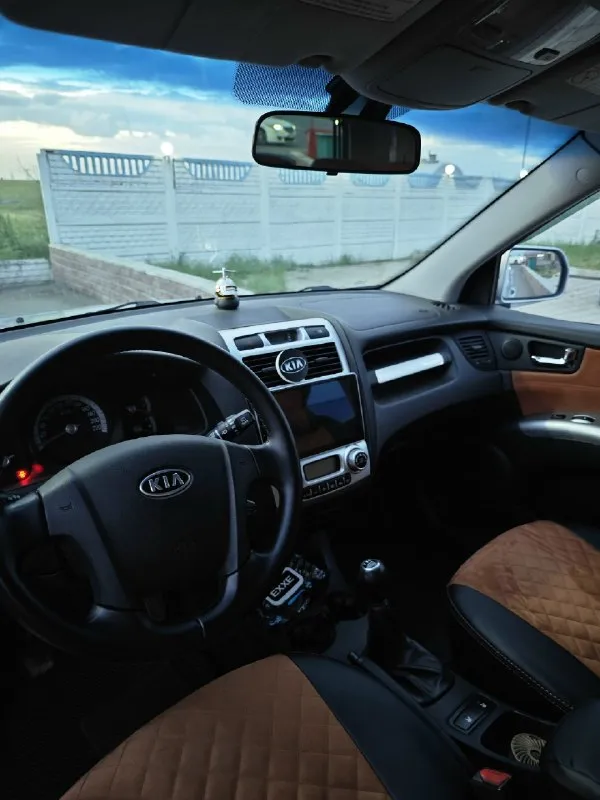 Продам kia sportage 2 год выпуска 2007 пробег: 222 000 км 2.0 бензин, мкпп, полный привод цена: 850 000 руб. :+79494572622 комплектация: подогрев передних сидений, эл. Стеклоподъёмники, эл. Зеркала с подогревом, подогрев зоны дворников и заднего стекла, климат контроль, круиз контроль, мультимедиа teyes cc3 с камерой заднего вида и регистратором, линзованая оптика, фары в броне пленке (свет шикарный), качественная акустика, сабвуфер, технически полностью обслужена, два комплекта колес.
📞 Звоните: +7(949)4572622 - фотография - 5