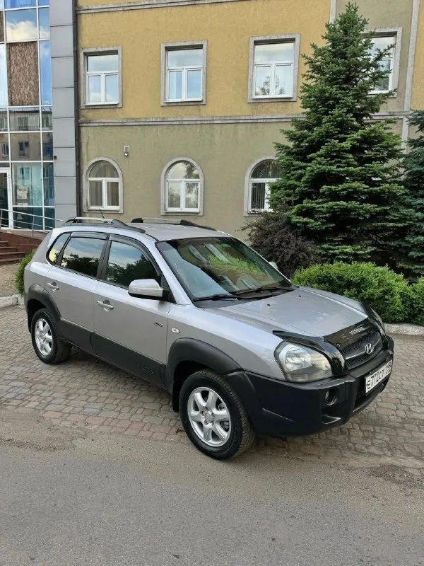 Продам hyundai tucson 2.7 🔥765.000₽🔥
Не бит не крашен вообще! Любые проверки!
Весь в родной краске! В одних руках с 2009года! Автомат, полный привод, максимальная комплектация с кожей, круизом, климатом, подогревами сидений, датчики дождь/свет. Резина летняя michelin. Кондерик заправлен, подвеска без лишних звуков, мотор шепчет как часы, лобовое без трещин, коробка переключает без задержек и пинков! Рыжиков нет, днище целое! Машина в отличном состоянии, сел и поехал! Птс оригинал, идеальная автотека без аварий, расчетов, родной пробег 250.000км.
Любое переоформление мрео! Техосмотр пройден!
Г. Макеевка +79497324159
📞 🇷🇺 Звоните: +79497324159 - фотография - 1