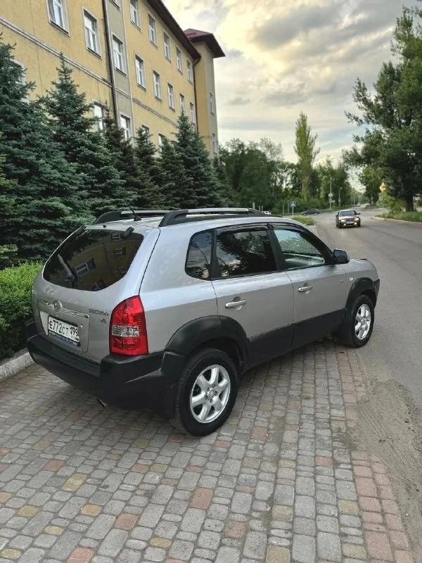 Продам hyundai tucson 2.7 🔥765.000₽🔥
Не бит не крашен вообще! Любые проверки!
Весь в родной краске! В одних руках с 2009года! Автомат, полный привод, максимальная комплектация с кожей, круизом, климатом, подогревами сидений, датчики дождь/свет. Резина летняя michelin. Кондерик заправлен, подвеска без лишних звуков, мотор шепчет как часы, лобовое без трещин, коробка переключает без задержек и пинков! Рыжиков нет, днище целое! Машина в отличном состоянии, сел и поехал! Птс оригинал, идеальная автотека без аварий, расчетов, родной пробег 250.000км.
Любое переоформление мрео! Техосмотр пройден!
Г. Макеевка +79497324159
📞 🇷🇺 Звоните: +79497324159 - фотография - 7
