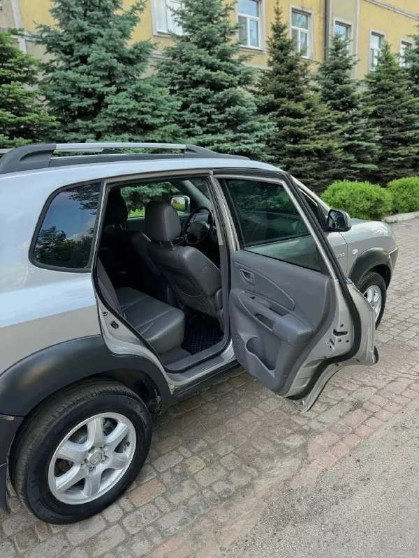 Продам hyundai tucson 2.7 🔥765.000₽🔥
Не бит не крашен вообще! Любые проверки!
Весь в родной краске! В одних руках с 2009года! Автомат, полный привод, максимальная комплектация с кожей, круизом, климатом, подогревами сидений, датчики дождь/свет. Резина летняя michelin. Кондерик заправлен, подвеска без лишних звуков, мотор шепчет как часы, лобовое без трещин, коробка переключает без задержек и пинков! Рыжиков нет, днище целое! Машина в отличном состоянии, сел и поехал! Птс оригинал, идеальная автотека без аварий, расчетов, родной пробег 250.000км.
Любое переоформление мрео! Техосмотр пройден!
Г. Макеевка +79497324159
📞 🇷🇺 Звоните: +79497324159 - фотография - 9