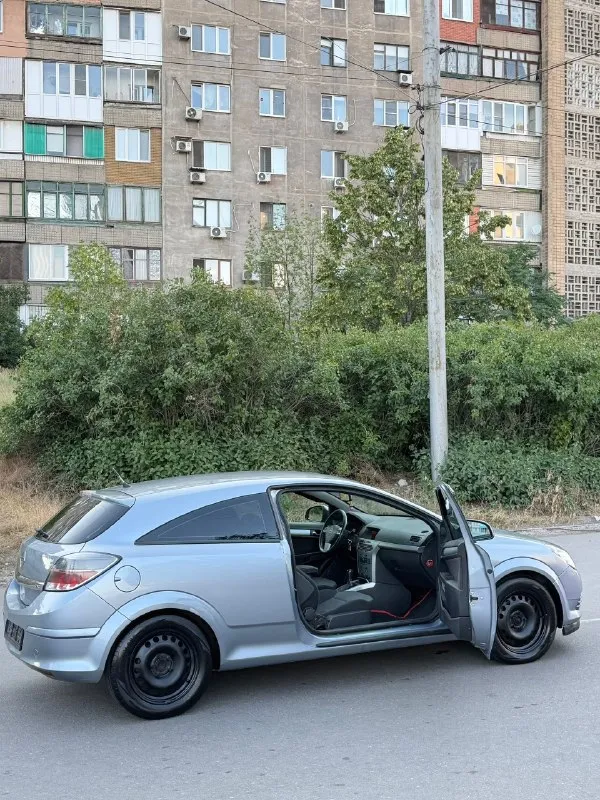 Opel astra gts
Опель астра 💰365.000💰
2010Г
1.6 Мт
Мотор отличный, не дымит, не троит, едет бодро, масло не ест
Коробка механика не хрустит не выбивает
Ходовая порядок
Кондиционер заправлен! И холодит 🥶
На очень хорошей комплектации, все работает по электрике
Техничка просто огонь 🔥 на уверенном максимально бодром ходу 👌
Документы чистые, без запретов, без штрафов, переоформление без проблем, можно сразу в мрэо с моим присутствием!
Цена 365.000 тысяч руб срочно ‼️
Осмотр г. Макеевка
Связь +7949-489-08-56 тг есть и мах тоже
📞 🇷🇺 Звоните: +79494890856 - фотография - 5
