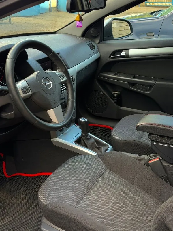 Opel astra gts
Опель астра 💰365.000💰
2010Г
1.6 Мт
Мотор отличный, не дымит, не троит, едет бодро, масло не ест
Коробка механика не хрустит не выбивает
Ходовая порядок
Кондиционер заправлен! И холодит 🥶
На очень хорошей комплектации, все работает по электрике
Техничка просто огонь 🔥 на уверенном максимально бодром ходу 👌
Документы чистые, без запретов, без штрафов, переоформление без проблем, можно сразу в мрэо с моим присутствием!
Цена 365.000 тысяч руб срочно ‼️
Осмотр г. Макеевка
Связь +7949-489-08-56 тг есть и мах тоже
📞 🇷🇺 Звоните: +79494890856 - фотография - 8