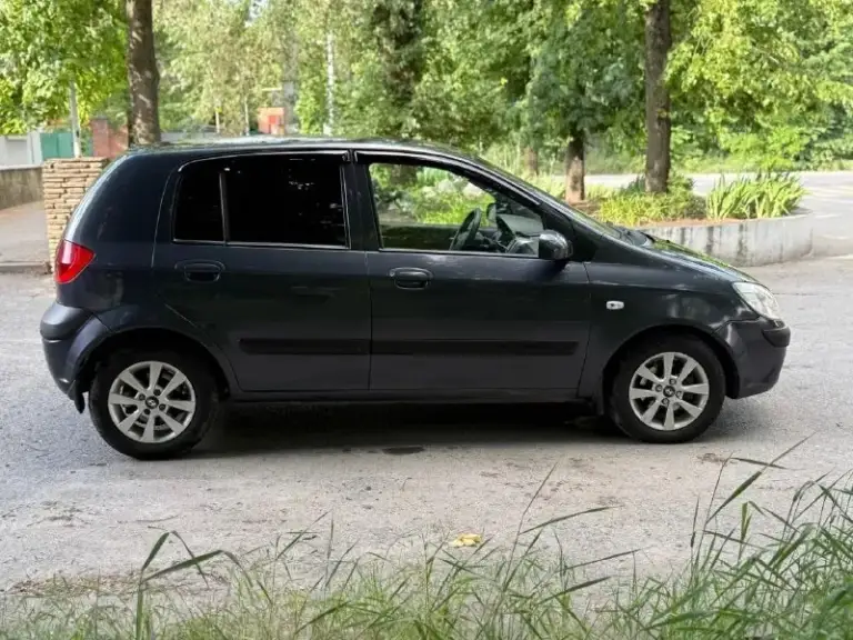 Продам хундай гейтс ! 2009г. В, акпп, 231000 пробега родного! Автотека зелёная, двигатель, коробка ходовая без нареканий опслушена масла фильтра поменяны по ходовке не стучит не гремит дорогу держит отлично по электрике все работает в штатном режиме! По кузову как на фото, салон ухоженный не протёртый, чистый, без лишних запахов, резина лето+ зима новые; хорошая комплектация кондиционер рабочий 👍, подогрев передних сидений, электро зеркала с подогревом, 4 элктро стеклоподъёмники, абс, усилитель руля, подушка безопасности водителя; установлен датчик давления шин, задний парктроник, хорошая музыка, сигнализация шархан с автозапуском, оптика хорошая светит отлично! Документы полный порядок техосмотр пройден я хозяин! Цена 520 тыс рублей! Осмотр по договорённости могу быть на роботе! Все вопросы по телефону +79499824368 - фотография - 5