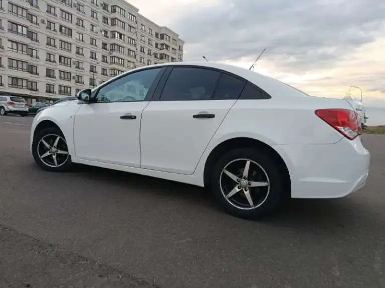 Круз 2012 год, мотор 1.6, кпп-механика, пробег 170 тысяч. Автомобиль в отличном состоянии, как внешне так и технически. По ходовой части полностью обслужена, салон ухоженный, мотор работает идеально, масло от замены до замены. Расход топлива трасса до 6 литров, город 8 литров. По комплектации работает абсолютно всё, кондиционер морозит. По кузову без повреждений. Два комплекта ключей. Вложений не требует абсолютно никаких. Цена 695 тысяч рублей. Торг присутствует. Обмен только с вашей доплатой. Мариуполь. +79495583044.vin: xufjf696jd 3008104.
📲 Tg: максим
📞 Звоните: +7(949)5583044 - фотография - 9