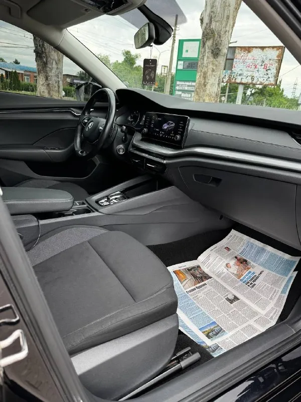 Skoda octavia а8
1.4 Турбо год 2022
Пробег 220000
Коробка автомата асин не
Д с г автомобиль очень комфортный очень бодро едет один владелец автомобиль без дтп заводском окрасе
Машина покупалась в официального дилера не путать с китаем состояние идеальное цена 1.🍋850 торг +79495672089 - фотография - 9