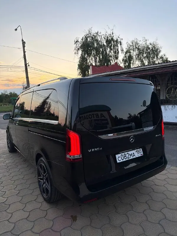 Mercedes v-class 2017 года, пробег 150 тысяч км, самый полный по комплектации, камеры 360, все существующие ассистенты, акустика бурмистр, задний климат и т. Д! Автомобиль исключительно эксплуатировался в южном регионе! Хранение автомобиля всегда соответсвующие, теплый сухой гараж, денег на автомобиль никогда не жалел, дилерское обслуживание, детейлинг услуги, автомобиль сейчас под керамикой. Комплект ключей, все сервисные книги, так же в подарок покупателю отдам комплект резины на дисках, для более детальной информации звоните по номеру телефона +79495180296 цена 4🍋750 или обмен
📲 Tg:. ...
📞 Звоните: +7(949)5180296 - фотография - 4