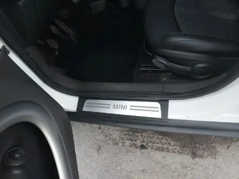 Mini cooper d countryman (усовершенствованный s)

Год выпуска -  2012
Цвет - белый
Привод - полный
Коробка передач - механика
Модификация - 1,6 all4 at (136 л. С)
Объем двигателя - 1,6
Двигатель - оригинальный bmw
Топливо - дизель
Птс - электронный
Владелец - 1
Состояние - не битый, не крашеный, обслуживался у дилера

Экономичная машина в современ. Условиях
Расход 6 л при скорости 150 по трассе. На нейтралке можно проехать половину пути.

Пробег - 96 000

Вместительный внутри, малогабаритный снаружи. Комфортный и легкий в управлении, как по городу, так и на больших расстояниях

Донецк

+79494990438 - фотография - 10