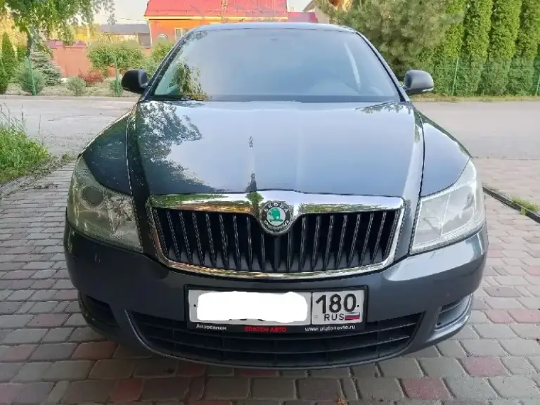 Skoda octavia a5 2010 год рестайлинг в дтп не участвовал, стекла включая лобовое родные и соответствующими маркировками. Я хозяин и оформлена тоже на меня. Ухоженный автомобиль.
Металлические детали машины все  родные.
Двигатель 1.6 который считается не убиваемым работает отлично, масло не ест.
Кондиционер холодит, основное что нужно для комфорта у этой машины есть, и все работает.
Масло менялось каждые 8000 км (от замены до замены вообще не берет)
Ходовая часть без вложений.
Салон в очень хорошем состоянии.
Цена 825 тыс.
Торг есть, никто не отменял.
Также по запросу скину видео по машинке.

Номер для связи: +79499047685 - фотография - 1
