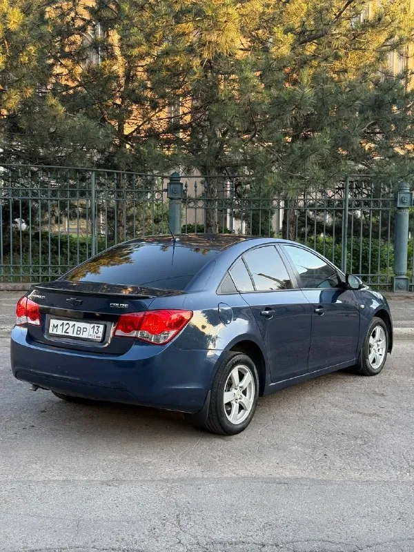 Продается chevrolet cruze 2011 год 1.6 мкпп
Атмосферник
Цена: 655.000 руб + разумный торг реальному покупателю + полный бак бензина в подарок
Шевроле круз
- Пробег 190.000 км
- 2 Ключа
- 2 Комплекта колес зима - лето
- Автотека зеленая ( без дтп и выплат )
- Все стекла родные лобовое без трещин
- Мотор работает отлично не дымит не троит работает ровно масло не ест !
- Коробка без нареканий не хрустит не выбивает
Все передачи вкл идеально
-По ходовой все отлично вся обслужена не стучит не гремит
- По салону чистый и ухоженный только после химчистки
- Состояние сел и поехал куда угодно никаких вложений не требуется из последнего заменено
Масло в двс с фильтрами, свечи, подушки двс, стойки стаб машина хозяйская есть много заказ нарядов
- Комплектация ls 4
- По электрике работает каждая кнопочка и лампочка никаких ошибок нету
- Переоформление без проблем могу присутствовать в мрэо
Документы кристально чистые без штрафов, запретов и. Т. Д
- Осмотр макеевка центр
- Тел +7-949-024-81-88 - фотография - 3