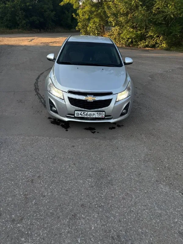 Продам chevrolet cruze 2013г.
Двигатель : 1.8 бензин
Коробка : акпп
Цена : 800.000 торг.
Автомобиль ежедневно эксплуатируется, все то вовремя, поменяно : 2 подушки двигателя, новый аккумулятор, на 220.000 поменян комплект грм, сальник коленвала. Так же сальник распредвала, обслужен генератор, радиатор и патрубки, прокладка клапанной крышки. Все подтверждающие документы есть.
Пробег реальный : 249.000 км.
По комплектации : 4 эл. Стеклоподъемника, эл. Регулировка зеркал, кондиционер, монитор, мульти-руль. 2 комплекта резины. Камера заднего вида. Bluetooth, aux, esp, abs.
Есть возрастные царапки по кузову, и прилетел скол пошла трещина по лобовому, на это изначально торг.
Неплохие номера в подарок !
Осмотр : г. Макеевка
Телефон : +79498170777 - фотография - 1