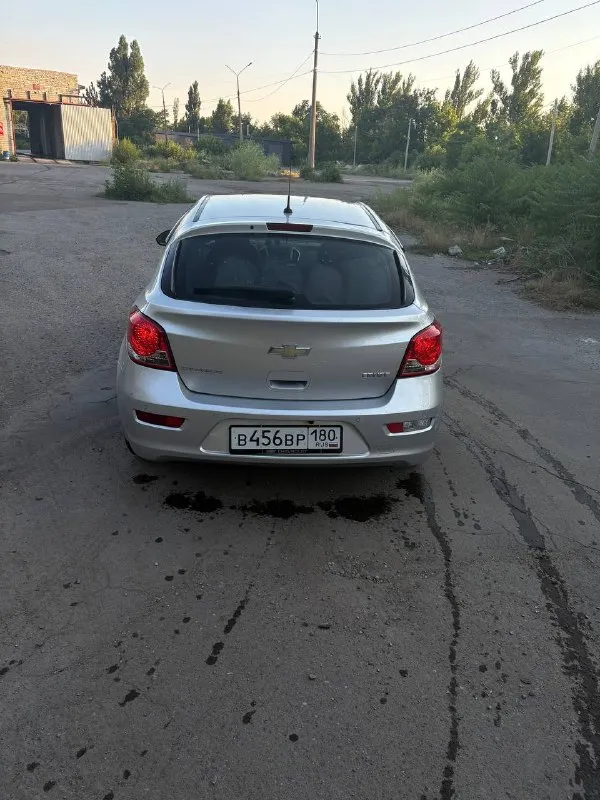 Продам chevrolet cruze 2013г.
Двигатель : 1.8 бензин
Коробка : акпп
Цена : 800.000 торг.
Автомобиль ежедневно эксплуатируется, все то вовремя, поменяно : 2 подушки двигателя, новый аккумулятор, на 220.000 поменян комплект грм, сальник коленвала. Так же сальник распредвала, обслужен генератор, радиатор и патрубки, прокладка клапанной крышки. Все подтверждающие документы есть.
Пробег реальный : 249.000 км.
По комплектации : 4 эл. Стеклоподъемника, эл. Регулировка зеркал, кондиционер, монитор, мульти-руль. 2 комплекта резины. Камера заднего вида. Bluetooth, aux, esp, abs.
Есть возрастные царапки по кузову, и прилетел скол пошла трещина по лобовому, на это изначально торг.
Неплохие номера в подарок !
Осмотр : г. Макеевка
Телефон : +79498170777 - фотография - 4