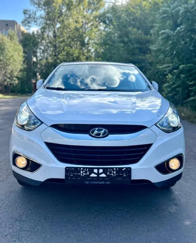 Продам hyundai ix35 2013, автомат 2.0 бензин. Передний привод. Предмаксимальная комплектация comfort.   Пробег 153 000км.   Автомобиль полностью в родном окрасе, готов на любые проверки прибором и специалистом. Двигатель, коробка, ходовая, все работает без нареканий. Все т. О. Делались своевременно, обслуживал у дилера, есть сервисные книжки. Установлена сигнализация starline с автозапуском. Подогрев сидений, руля, двухзонный климат-контроль, навигация, камера заднего вида. Два ключа. Стоит новая резина. Цена 1,350,000. Звонить строго по делу, если вы настроены на покупку данного авто. Осмотр в донецке +7-949-33-44-627

📞 Звоните: +7(949)3344627 - фотография - 4