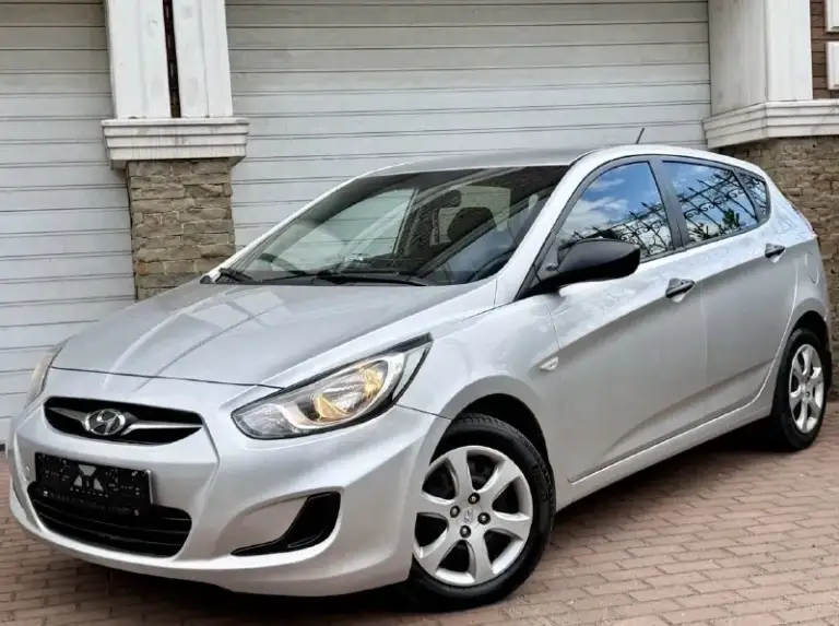 Продам hyundai solaris
Год выпуска:2014
Объем двигателя: 1,6 v16 123.лс
Кпп механическая

Автомобиль в идеальном состоянии!, без дтп!, в родном окрасе!, 2 хозяина за всё время эксплуатации.

Отличная комплектация:
Кондиционер,
Датчик света, датчик дождя, abs, esp,
Подогрев сидений,
Мульти руль,
4.Эл стекла подъемника,
Электро зеркала,
Подушки безопасности,
Хорошая акустика

Кузов в отличном состоянии!
Рыжиков вздутия и прочего
Нет от слова совсем!
Техническии авто вложений не требует.
Своевременное сезонное обслуживание, заправка и замена фильтров.
Автомобиль без вложения!!

По документам полный порядок. Любой вид оформление!

Цена 740.000

Номер телефона
+7949-564-4736
+7949-693-58-50
Г. Донецк - фотография - 1