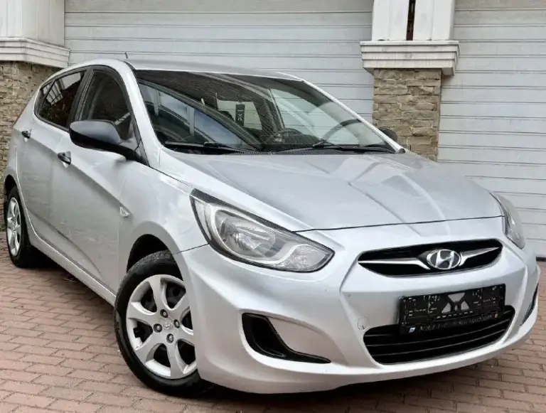 Продам hyundai solaris
Год выпуска:2014
Объем двигателя: 1,6 v16 123.лс
Кпп механическая

Автомобиль в идеальном состоянии!, без дтп!, в родном окрасе!, 2 хозяина за всё время эксплуатации.

Отличная комплектация:
Кондиционер,
Датчик света, датчик дождя, abs, esp,
Подогрев сидений,
Мульти руль,
4.Эл стекла подъемника,
Электро зеркала,
Подушки безопасности,
Хорошая акустика

Кузов в отличном состоянии!
Рыжиков вздутия и прочего
Нет от слова совсем!
Техническии авто вложений не требует.
Своевременное сезонное обслуживание, заправка и замена фильтров.
Автомобиль без вложения!!

По документам полный порядок. Любой вид оформление!

Цена 740.000

Номер телефона
+7949-564-4736
+7949-693-58-50
Г. Донецк - фотография - 2