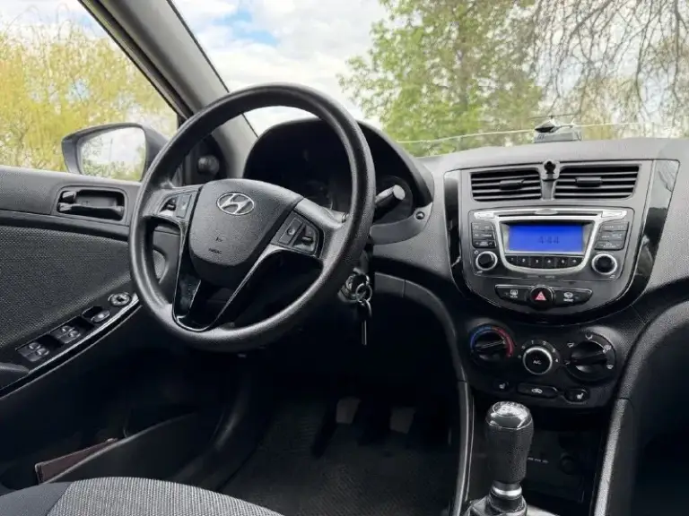 Продам hyundai solaris
Год выпуска:2014
Объем двигателя: 1,6 v16 123.лс
Кпп механическая

Автомобиль в идеальном состоянии!, без дтп!, в родном окрасе!, 2 хозяина за всё время эксплуатации.

Отличная комплектация:
Кондиционер,
Датчик света, датчик дождя, abs, esp,
Подогрев сидений,
Мульти руль,
4.Эл стекла подъемника,
Электро зеркала,
Подушки безопасности,
Хорошая акустика

Кузов в отличном состоянии!
Рыжиков вздутия и прочего
Нет от слова совсем!
Техническии авто вложений не требует.
Своевременное сезонное обслуживание, заправка и замена фильтров.
Автомобиль без вложения!!

По документам полный порядок. Любой вид оформление!

Цена 740.000

Номер телефона
+7949-564-4736
+7949-693-58-50
Г. Донецк - фотография - 8
