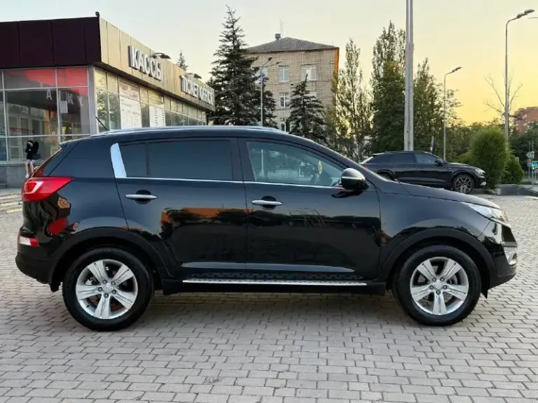 Продам kia sportage 2.0 объем
В хорошем состояние.
Хорошая комплектация
4 Подогрева сидений
Led фары перед - зад
2012 Год выпуска.
Салон (не затертый не порван)
Омыватель фар, противатуманки
Парктроник
Акустика отличная
Авто семейная!
Заводские диски r17 на новой летней резине
Проехала буквально 2000-3000 км.
Раздельный климат контроль.
Датчик дождя
Датчик света
Бортовой компьютер
Адаптивный круиз контроль.
Сервесные книжки
Птс оригинал 2 хозяина
Любое оформление
Штрафов нет запретов залогов так же нет.
Ходовая часть не стучит не тарахтит
Едит мягко и комфортно
Мотор работает тихо, масло не расходует.
Не коптит, масла меняю каждые 6000-6500 км
По коробке так же заменено масло. Работает отлично без рывков пинков и всего прочего
За машиной слежу и ухаживаю, каждая кнопка работает.
+79497944627 Цена за данное авто 1.215.000₽ - фотография - 3