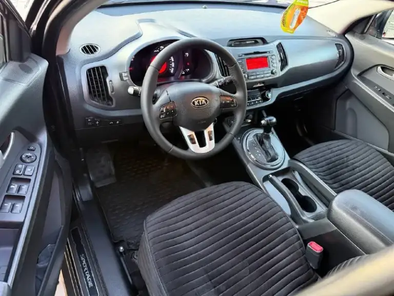 Продам kia sportage 2.0 объем
В хорошем состояние.
Хорошая комплектация
4 Подогрева сидений
Led фары перед - зад
2012 Год выпуска.
Салон (не затертый не порван)
Омыватель фар, противатуманки
Парктроник
Акустика отличная
Авто семейная!
Заводские диски r17 на новой летней резине
Проехала буквально 2000-3000 км.
Раздельный климат контроль.
Датчик дождя
Датчик света
Бортовой компьютер
Адаптивный круиз контроль.
Сервесные книжки
Птс оригинал 2 хозяина
Любое оформление
Штрафов нет запретов залогов так же нет.
Ходовая часть не стучит не тарахтит
Едит мягко и комфортно
Мотор работает тихо, масло не расходует.
Не коптит, масла меняю каждые 6000-6500 км
По коробке так же заменено масло. Работает отлично без рывков пинков и всего прочего
За машиной слежу и ухаживаю, каждая кнопка работает.
+79497944627 Цена за данное авто 1.215.000₽ - фотография - 5