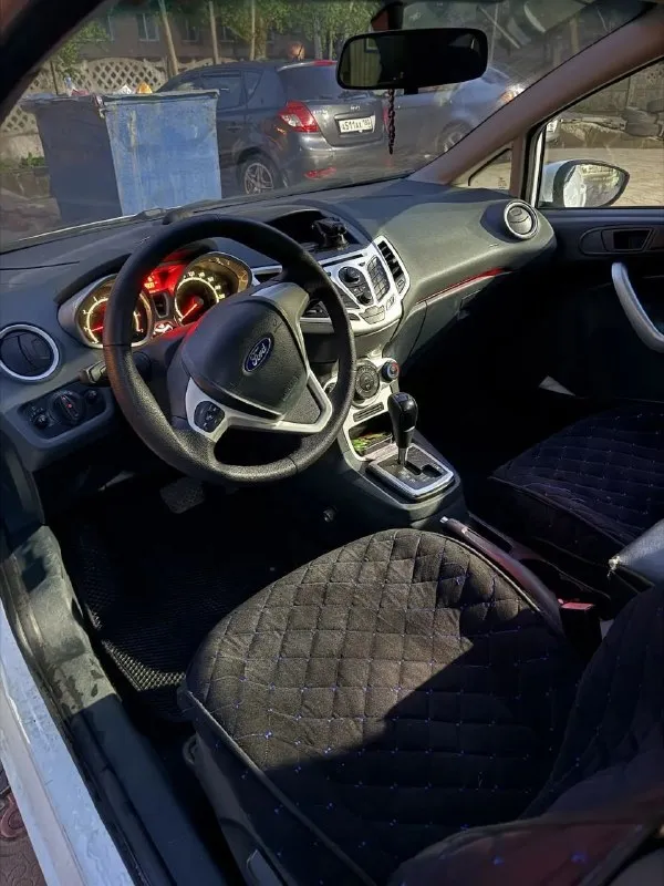 Продам ford fiesta.550000рпробег 179000. 2010 год. 1.4 двигатель. Очень экономный. Расход 5-8 на 100 км. Состояние отличное. Резина лета зима. Новые диски купленые 2026 году. Перебраная ходовка вся. И поменяная рулевая рейка в этом году. Звоните +79495342454.донецк. Остальные вопросы по телефону. Торг минимальный
📲 Tg: лëха
📞 Звоните: +7(949)5342454 - фотография - 5