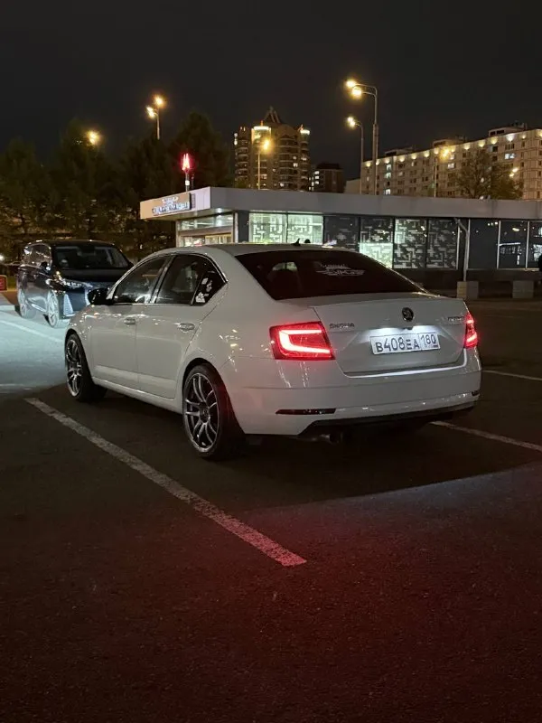 Продам свою любимую skoda octavia a7 fl 2017г. В практичном белом цвете с мотором 1.8 турбо, в очень хорошей комплектации(черный потолок, мультируль 3 спицы, заводские ковши, full led адаптивный свет, подстветки зеркал, ног, карт дверей). Из доработок установлен безкат выхлоп с регулировкой в ателье атм. Цепь 4.5 зуба, помпа новая. В мотор только motul, жора масла нет. Цену вижу 1700000, торг уместен. Пробег 195к (увеличивается). Быстрым в подарок полный бак аи100
Номер для связи +79493348269
📲 Tg: @volatilesix
📞 Звоните: +7(949)3348269 - фотография - 3