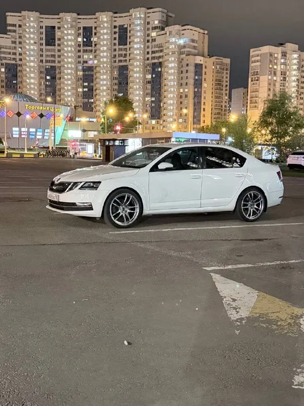 Продам свою любимую skoda octavia a7 fl 2017г. В практичном белом цвете с мотором 1.8 турбо, в очень хорошей комплектации(черный потолок, мультируль 3 спицы, заводские ковши, full led адаптивный свет, подстветки зеркал, ног, карт дверей). Из доработок установлен безкат выхлоп с регулировкой в ателье атм. Цепь 4.5 зуба, помпа новая. В мотор только motul, жора масла нет. Цену вижу 1700000, торг уместен. Пробег 195к (увеличивается). Быстрым в подарок полный бак аи100
Номер для связи +79493348269
📲 Tg: @volatilesix
📞 Звоните: +7(949)3348269 - фотография - 4
