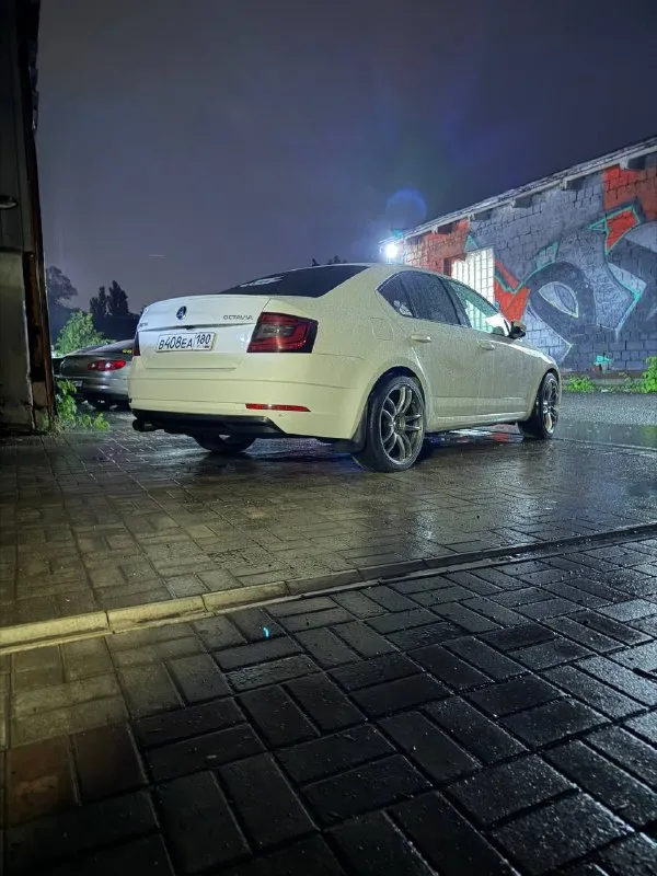 Продам свою любимую skoda octavia a7 fl 2017г. В практичном белом цвете с мотором 1.8 турбо, в очень хорошей комплектации(черный потолок, мультируль 3 спицы, заводские ковши, full led адаптивный свет, подстветки зеркал, ног, карт дверей). Из доработок установлен безкат выхлоп с регулировкой в ателье атм. Цепь 4.5 зуба, помпа новая. В мотор только motul, жора масла нет. Цену вижу 1700000, торг уместен. Пробег 195к (увеличивается). Быстрым в подарок полный бак аи100
Номер для связи +79493348269
📲 Tg: @volatilesix
📞 Звоните: +7(949)3348269 - фотография - 5