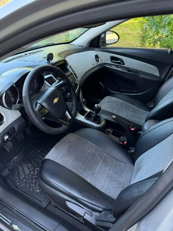 Продается chevrolet cruze 2012 год 1.6 мкпп
Атмосферник
Цена: 660.000 руб + разумный торг реальному покупателю + полный бак бензина в подарок 🎁
Chevrolet круз
- Пробег 186.000 км
- 2 Комплекта резины
- Все стекла родные
- Мотор работает отлично никаких нареканий нету не дымит, не троит, работает ровно, масло не ест !
- Из последнего заменено комплект грм, масло фильтры, свечи, тормозные колодки с дисками,2 передних сайлентблока, гофра, датчик распредвала
- Состояние сел и поехал куда угодно никаких вложений не требует
- Коробка также на отлично все передачи включаются идеально
- Ходовая отрабатывает отлично не стучит не гремит
- По электрике работает каждая лампочка и кнопочка никаких ошибок нету
- Салон в идеальном состояние чистый и ухоженный только после химчистки
- Комплектация эл. Стеклоподъемники, эл. Регулировка зеркал, мульти руль подогрев сидений, подогрев заднего стекла, гур, кондиционер, air bag, abs, aux
- Осмотр макеевка центр
- Тел +7 (949) 097-61-76
- Це
📞 Звоните: +7(949)0976176 - фотография - 8