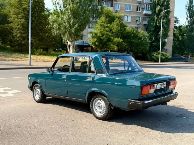 Ваз 2107
2000 Год машина в достойном состоянии без гнили и ржавчин
Авто на газу !
Никаких вложений не требует сел и поехал
Ходовка перебрана по мотору и коробке вопросов тоже никаких
Кто ищет живую семерку звоните
+79497546213
Цена 340.000 торг обмен - фотография - 3