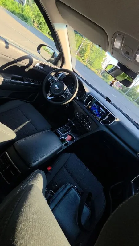 Продается kia sportage 2017 года выпуска с пробегом 143 000 км. 🚗🛣️
• Автомобиль оснащен 2-литровым бензиновым двигателем и автоматической коробкой передач. ⛽⚙️
• Цена составляет 1.700.000, возможен торг. 💰🤝
• Автомобиль находится в идеальном состоянии, полностью соответствует фотографиям, имеет родной окрас и идеальную техническую часть. ✨📸💯
• , Коробка передач и подвеска работают отлично. 🕹️🔥🅿️💡🖥️🎶☔
• Техосмотр пройден, возможен любой вид оформления и обмен кредит. 📝🔄
• Осмотр автомобиля проводится в городе донецк. 📍🏙️
+79495905326
+79885860906Мах
📲 Tg: с_e
📞 Звоните: +7(949)5905326 - фотография - 6
