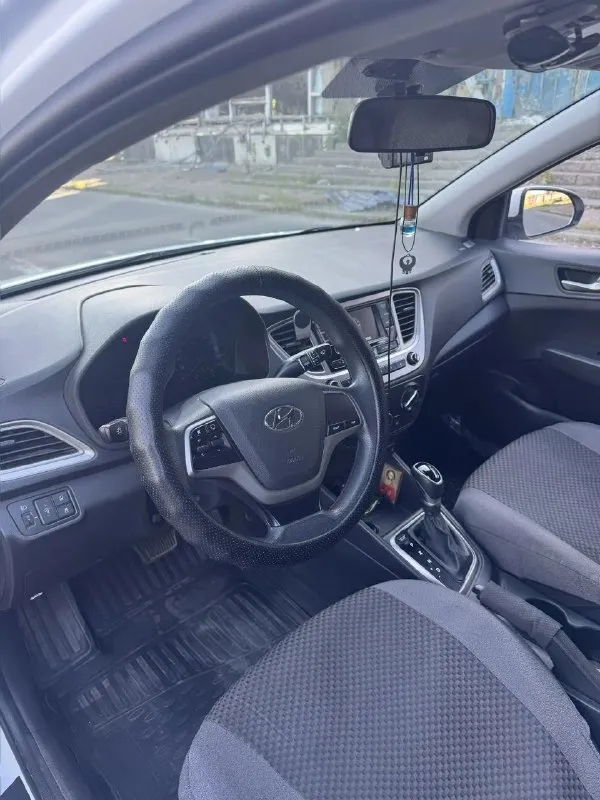 Продаю hyundai solaris 2019 года. Пробег 107 000 тыс. Км. Семейный автомобиль. Масло меняется каждые 8 тысяч км. На 105 тысячах заменено масло в коробке и двигателе. Двигатель шепчет, акпп работает плавно без рывков. За авто не стыдно. Цена 1 339 000, торг уместен. Авто в мариуполе днр. Телефон для связи +79497298688
📲 Tg: валик 10004
📞 Звоните: +7(949)7298688 - фотография - 2