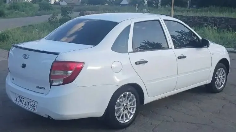 Продам lada granta,
2014Г. В
Авто с зеленой автотекой!
Комплектация с кондиционером,
(Abs) электра усилитель руля, подогрев сидений,
Подушки безопасности!
Эл. Стеклоподъемники,
Хорошая музыка.
Автомобиль хозяйский в такси никогда не был!
Всего 2 владельца!
Установлено газовое оборудование 4-го поколения
(Балон под запаску)
Автомобиль в отличном состоянии!
Абсолютно не требуется никаких вложений!
Кузов в хорошем состоянии!
Без гнили и ржавчины!
В дтп не участвовал!
Все герметики и швы родные!
Остекление заводское!
Двигатель 1.6 8v (87л. С)
Работает ровно без посторонних шумов!
Масло не берет!
Коробка передач и ходовая также в норме,
Недавно заменил:
Свечи,
Брони провода,
Все фильтра,
Топливный насос,
Подшипники,
Задние колодки,
Тормозные цилиндры,
Новый радиатор охлаждения,
Также новый вентилятор,
Также обслужил
Кондиционер дует отлично!
Хорошая летняя резина на титановых дисках!
Документы в порядке!
Остальное вопросы по телефону!
Цена 420.000т/р торг
Тел: +7 (949) 006-40-17,
Также имеется макс на этом номере - фотография - 3