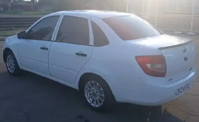 Продам lada granta,
2014Г. В
Авто с зеленой автотекой!
Комплектация с кондиционером,
(Abs) электра усилитель руля, подогрев сидений,
Подушки безопасности!
Эл. Стеклоподъемники,
Хорошая музыка.
Автомобиль хозяйский в такси никогда не был!
Всего 2 владельца!
Установлено газовое оборудование 4-го поколения
(Балон под запаску)
Автомобиль в отличном состоянии!
Абсолютно не требуется никаких вложений!
Кузов в хорошем состоянии!
Без гнили и ржавчины!
В дтп не участвовал!
Все герметики и швы родные!
Остекление заводское!
Двигатель 1.6 8v (87л. С)
Работает ровно без посторонних шумов!
Масло не берет!
Коробка передач и ходовая также в норме,
Недавно заменил:
Свечи,
Брони провода,
Все фильтра,
Топливный насос,
Подшипники,
Задние колодки,
Тормозные цилиндры,
Новый радиатор охлаждения,
Также новый вентилятор,
Также обслужил
Кондиционер дует отлично!
Хорошая летняя резина на титановых дисках!
Документы в порядке!
Остальное вопросы по телефону!
Цена 420.000т/р торг
Тел: +7 (949) 006-40-17,
Также имеется макс на этом номере - фотография - 4