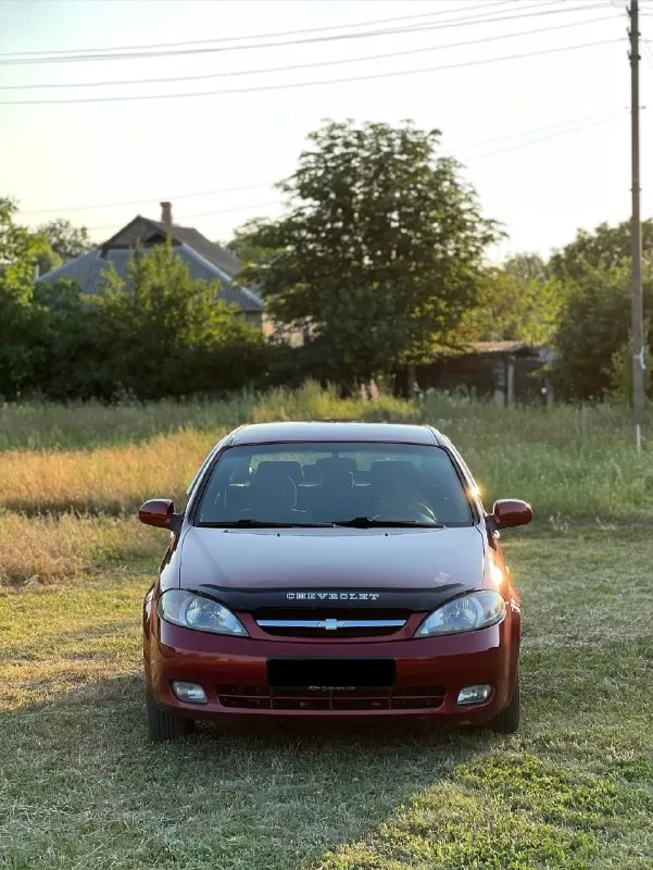 ‼️Цена 400.000‼️
Возможен обмен
Chevrolet lacetti
Пробег: 185.000
Год: 2008
: 1.4 Бензин
Коробка: механика
Привод:передний
Автомобиль в достойном состоянии как по кузову, так и по технике. Масло не расходует, не дымит, не троит. Коробка все передачи включаются плавно, не выбивают. Арки, днище, пороги, стаканы целые. По электрике ошибок нет, всё функционирует. Хорошая комплектация у автомобиля, 3 ключа, все стёкла родные, включая лобовое. Кондиционер, электропривод зеркал, гур, центральный замок, четыре стеклоподъёмника, мультируль. Штатная простая музыка играет неплохо. Пробег родной, автотека зелёная. Авто без дтп. Любой вид переоформления без проблем, документы чистые.
Цена: 400.000 торг у капота, возможен обмен
Тел: +79790040080
Тг: +79495130731
.
📞 Звоните: +7(949)5130731 - фотография - 1