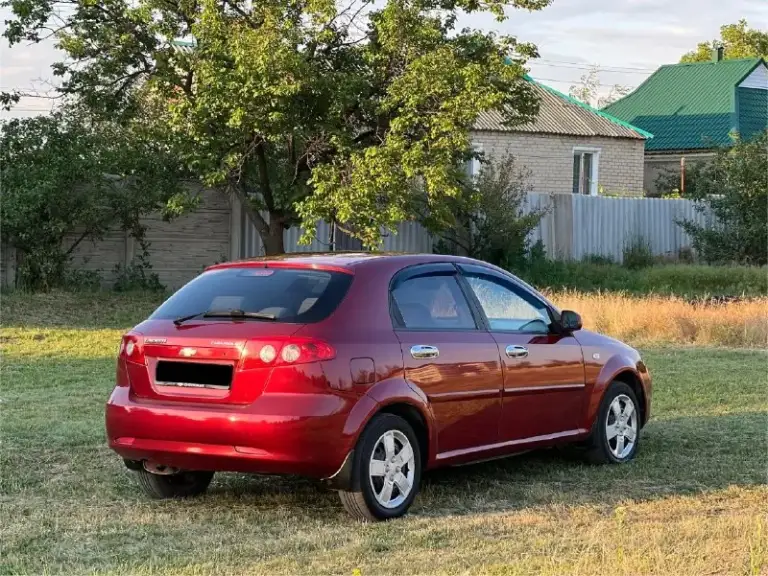 ‼️Цена 400.000‼️
Возможен обмен
Chevrolet lacetti
Пробег: 185.000
Год: 2008
: 1.4 Бензин
Коробка: механика
Привод:передний
Автомобиль в достойном состоянии как по кузову, так и по технике. Масло не расходует, не дымит, не троит. Коробка все передачи включаются плавно, не выбивают. Арки, днище, пороги, стаканы целые. По электрике ошибок нет, всё функционирует. Хорошая комплектация у автомобиля, 3 ключа, все стёкла родные, включая лобовое. Кондиционер, электропривод зеркал, гур, центральный замок, четыре стеклоподъёмника, мультируль. Штатная простая музыка играет неплохо. Пробег родной, автотека зелёная. Авто без дтп. Любой вид переоформления без проблем, документы чистые.
Цена: 400.000 торг у капота, возможен обмен
Тел: +79790040080
Тг: +79495130731
.
📞 Звоните: +7(949)5130731 - фотография - 3
