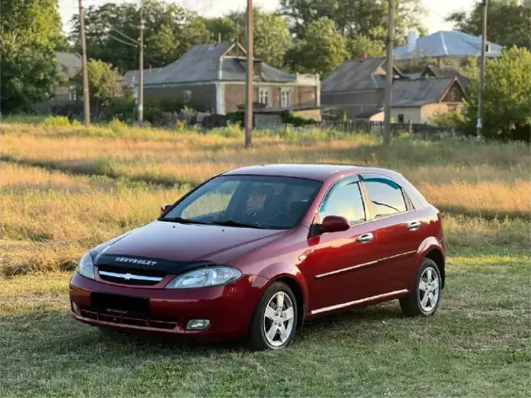 ‼️Цена 400.000‼️
Возможен обмен
Chevrolet lacetti
Пробег: 185.000
Год: 2008
: 1.4 Бензин
Коробка: механика
Привод:передний
Автомобиль в достойном состоянии как по кузову, так и по технике. Масло не расходует, не дымит, не троит. Коробка все передачи включаются плавно, не выбивают. Арки, днище, пороги, стаканы целые. По электрике ошибок нет, всё функционирует. Хорошая комплектация у автомобиля, 3 ключа, все стёкла родные, включая лобовое. Кондиционер, электропривод зеркал, гур, центральный замок, четыре стеклоподъёмника, мультируль. Штатная простая музыка играет неплохо. Пробег родной, автотека зелёная. Авто без дтп. Любой вид переоформления без проблем, документы чистые.
Цена: 400.000 торг у капота, возможен обмен
Тел: +79790040080
Тг: +79495130731
.
📞 Звоните: +7(949)5130731 - фотография - 6