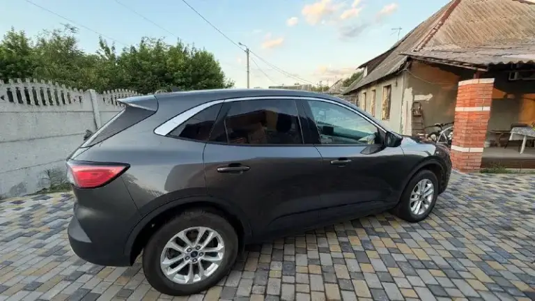 Продажа донецк
🏮 Ford escape 2020 1.5 at пробег 47 193 км.
Продам свой автомобиль, куплен в декабре 2024.
Awd s — полный привод (4wd). Автомобиль в отличном состоянии в отличной комплектации:
Бесключевой допуск, домофон, система старт-стоп, удержание в полосе, датчики слепых зон, датчики дождя и света, камера заднего вида, электро привод переднего сидения, подогрев передних сидений.
Коробка передач — автоматическая, 8 передач.
Тип двигателя — бензиновый.
Хорошая динамика в городе и на трассе;
Просторный салон и багажник;
Сбалансированная подвеска.
Один собственник. Хорошее состояние. Отличный выбор для тех, кто ищет надежный и экономичный автомобиль. Торг только при осмотре
Цена 1 900000
Телефон ☎️ +79493105529
📲 Tg: @sergeevna_m
📞 Звоните: +7(949)3105529 - фотография - 4