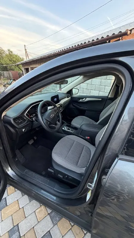 Продажа донецк
🏮 Ford escape 2020 1.5 at пробег 47 193 км.
Продам свой автомобиль, куплен в декабре 2024.
Awd s — полный привод (4wd). Автомобиль в отличном состоянии в отличной комплектации:
Бесключевой допуск, домофон, система старт-стоп, удержание в полосе, датчики слепых зон, датчики дождя и света, камера заднего вида, электро привод переднего сидения, подогрев передних сидений.
Коробка передач — автоматическая, 8 передач.
Тип двигателя — бензиновый.
Хорошая динамика в городе и на трассе;
Просторный салон и багажник;
Сбалансированная подвеска.
Один собственник. Хорошее состояние. Отличный выбор для тех, кто ищет надежный и экономичный автомобиль. Торг только при осмотре
Цена 1 900000
Телефон ☎️ +79493105529
📲 Tg: @sergeevna_m
📞 Звоните: +7(949)3105529 - фотография - 5