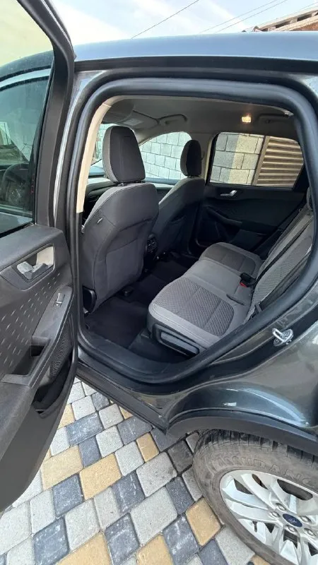 Продажа донецк
🏮 Ford escape 2020 1.5 at пробег 47 193 км.
Продам свой автомобиль, куплен в декабре 2024.
Awd s — полный привод (4wd). Автомобиль в отличном состоянии в отличной комплектации:
Бесключевой допуск, домофон, система старт-стоп, удержание в полосе, датчики слепых зон, датчики дождя и света, камера заднего вида, электро привод переднего сидения, подогрев передних сидений.
Коробка передач — автоматическая, 8 передач.
Тип двигателя — бензиновый.
Хорошая динамика в городе и на трассе;
Просторный салон и багажник;
Сбалансированная подвеска.
Один собственник. Хорошее состояние. Отличный выбор для тех, кто ищет надежный и экономичный автомобиль. Торг только при осмотре
Цена 1 900000
Телефон ☎️ +79493105529
📲 Tg: @sergeevna_m
📞 Звоните: +7(949)3105529 - фотография - 8